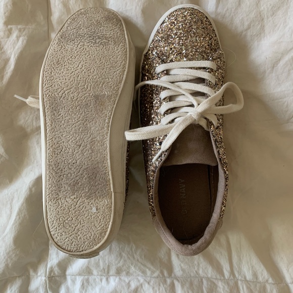 Old Navy Glitter Sneakers women’s size 6 - Picture 3 of 4